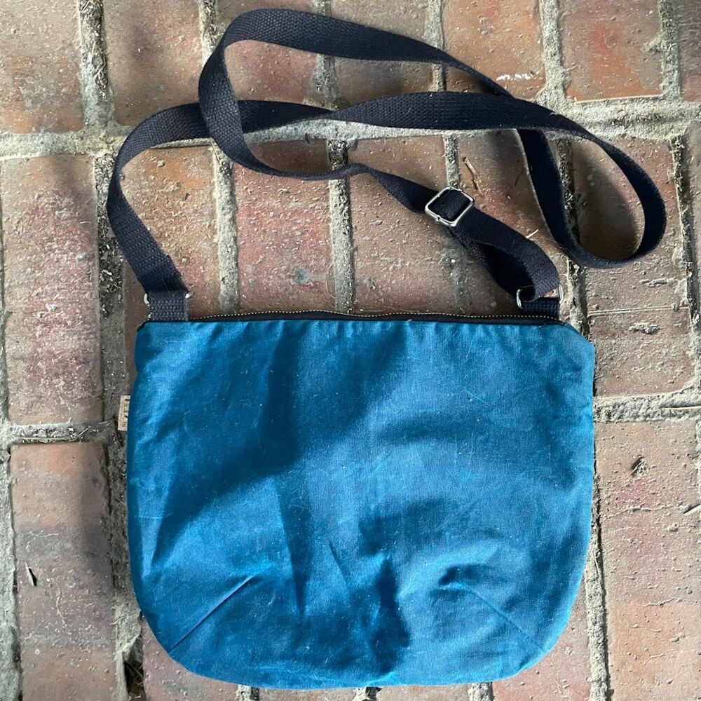 FETCH BAGS Canada WAXED CANVAS vy Blue Minimalist Crossbody PURSE Bag